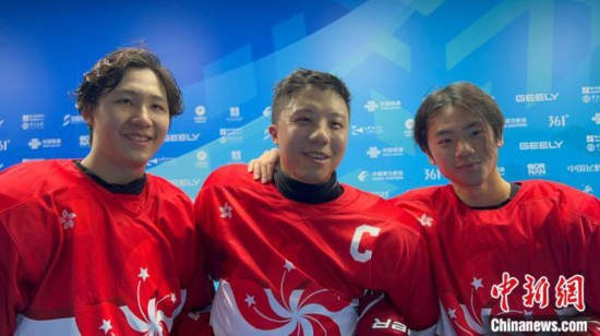 他在场上砍 他在场上砍